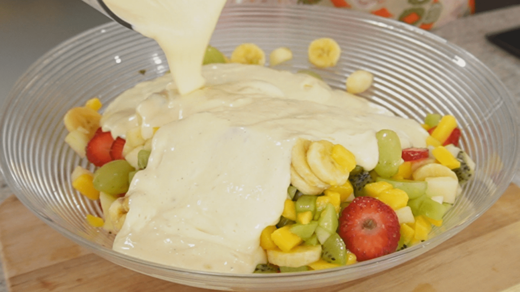 salada de frutas cremosa